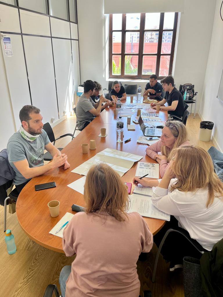 Collaborative group: students, professionals, and Administration
